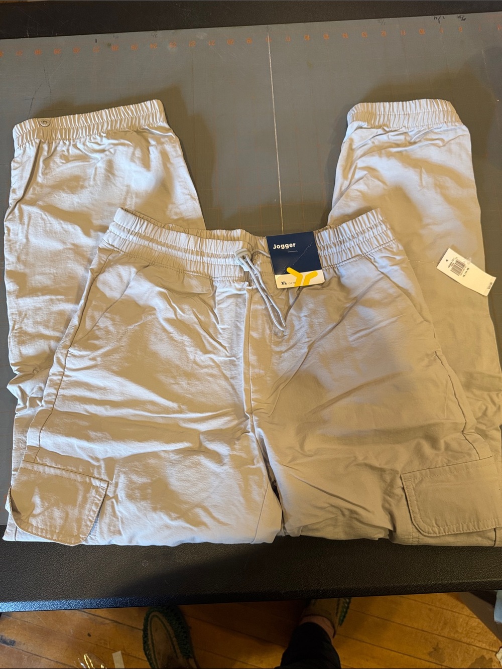 Old Navy Jogger Drawstring Cargo Pants in Light Khaki